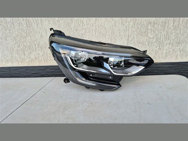 bontott RENAULT MEGANE IV Jobb Fényszóró