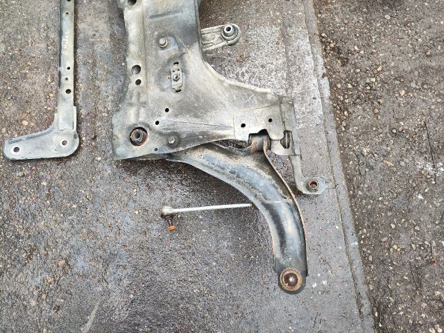 bontott RENAULT MODUS Első Bölcső