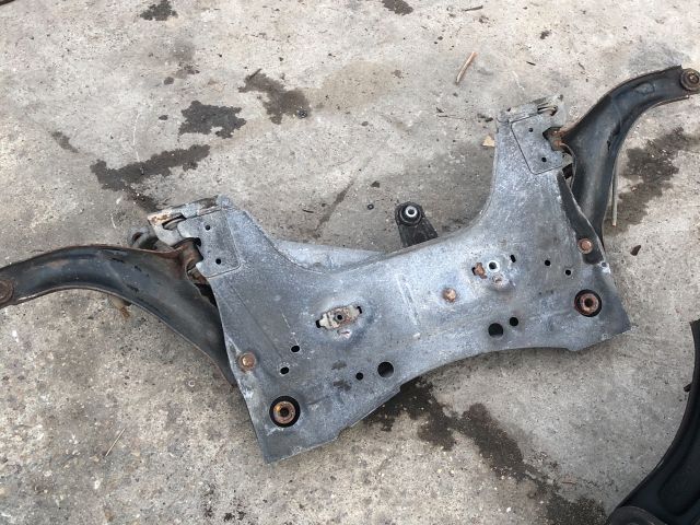 bontott RENAULT MODUS Első Bölcső