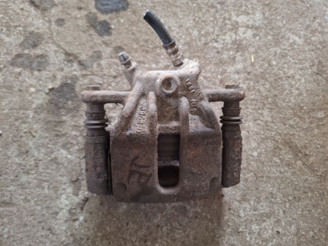 bontott RENAULT MODUS Jobb első Féknyereg Munkahengerrel