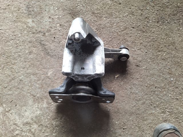 bontott RENAULT MODUS Motor Tartó Bak (Fém)