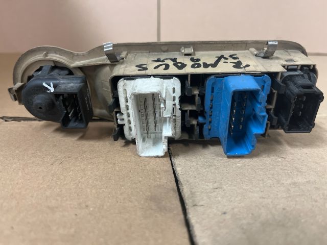 bontott RENAULT MODUS Ablakemelő és Tükör Kapcsoló