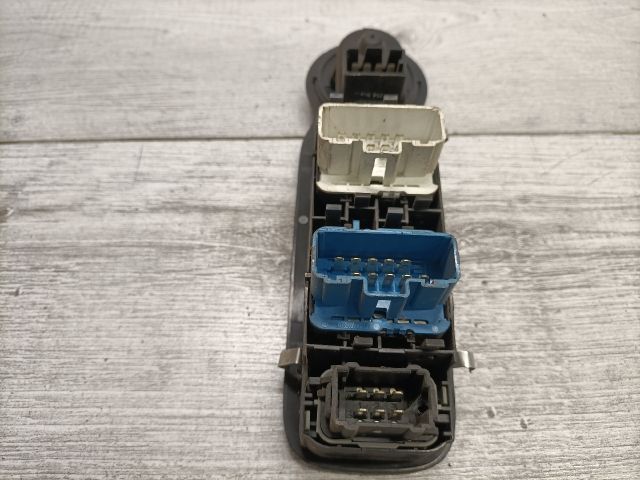 bontott RENAULT MODUS Ablakemelő és Tükör Kapcsoló