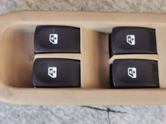 bontott RENAULT MODUS Ablakemelő Kapcsoló Négyes / Kettes