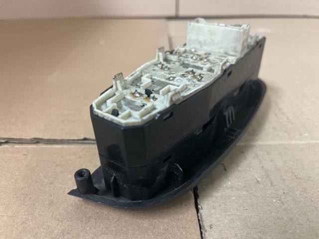 bontott RENAULT MODUS Ablakemelő Kapcsoló Négyes / Kettes