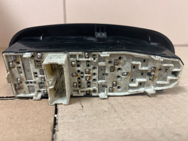 bontott RENAULT MODUS Ablakemelő Kapcsoló Négyes / Kettes