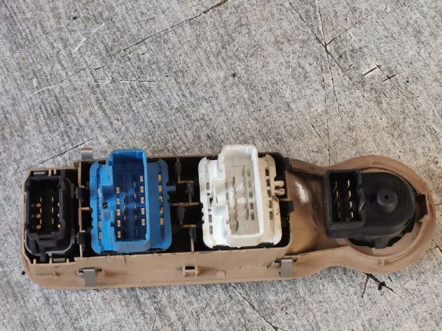 bontott RENAULT MODUS Ablakemelő Kapcsoló Négyes / Kettes