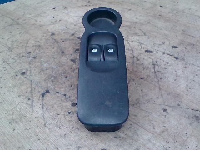 bontott RENAULT MODUS Bal első Ablakemelő Kapcsoló