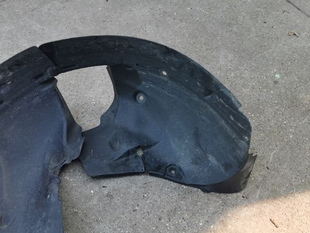 bontott RENAULT MODUS Bal első Dobbetét (Kerékjárati, Műanyag)