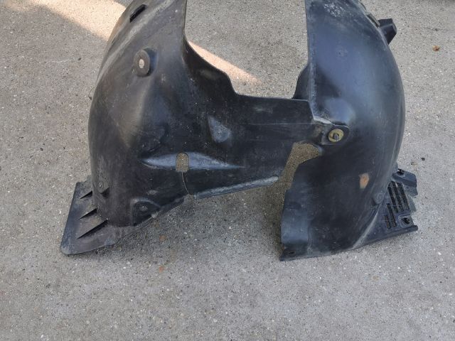 bontott RENAULT MODUS Bal első Dobbetét (Kerékjárati, Műanyag)