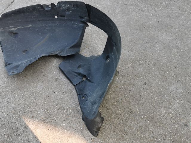 bontott RENAULT MODUS Bal első Dobbetét (Kerékjárati, Műanyag)