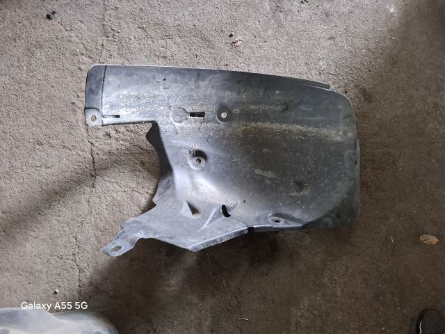 bontott RENAULT MODUS Bal első Hátsó Dobbetét (Kerékjárati, Műanyag)