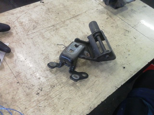 bontott RENAULT MODUS Bal első Zsanér