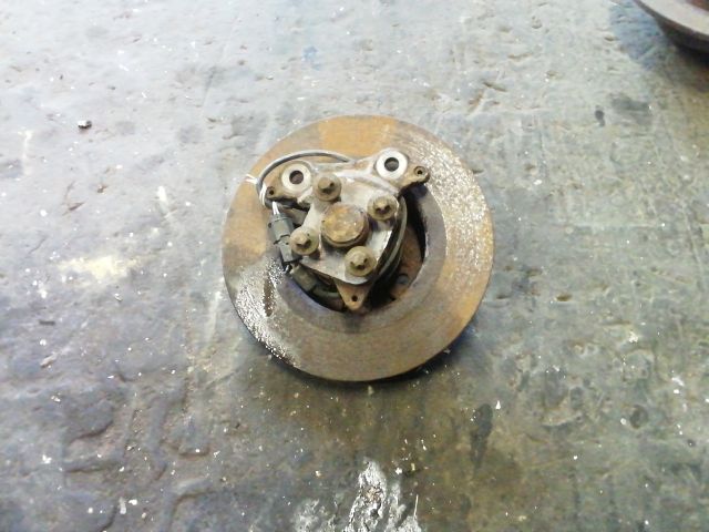 bontott RENAULT MODUS Bal hátsó Csonkállvány Kerékaggyal