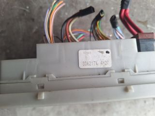 bontott RENAULT MODUS Biztosítéktábla Utastér