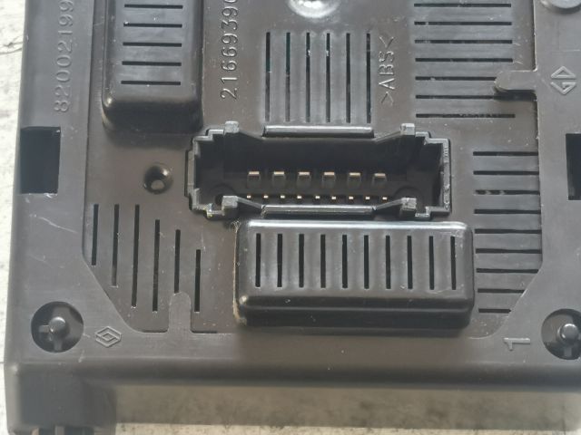 bontott RENAULT MODUS Biztosítéktábla Utastér