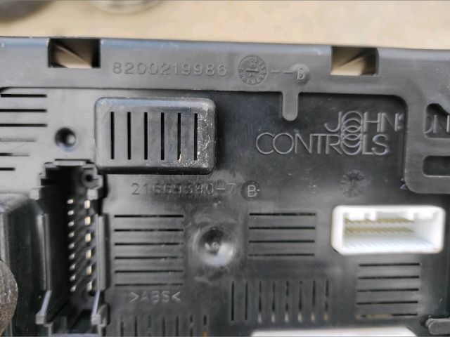 bontott RENAULT MODUS Biztosítéktábla Utastér