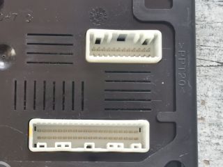 bontott RENAULT MODUS Biztosítéktábla Utastér