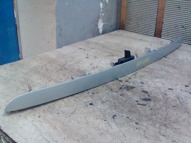 bontott RENAULT MODUS Csomagtérajtó Díszléc