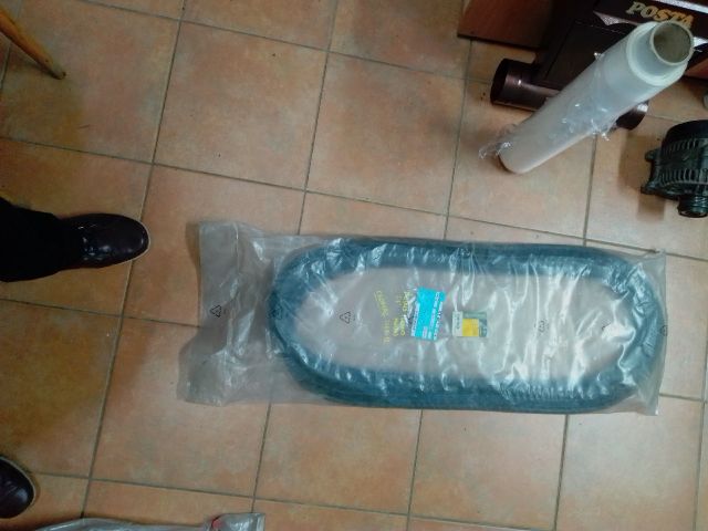 bontott RENAULT MODUS Csomagtérajtó Gumikéder