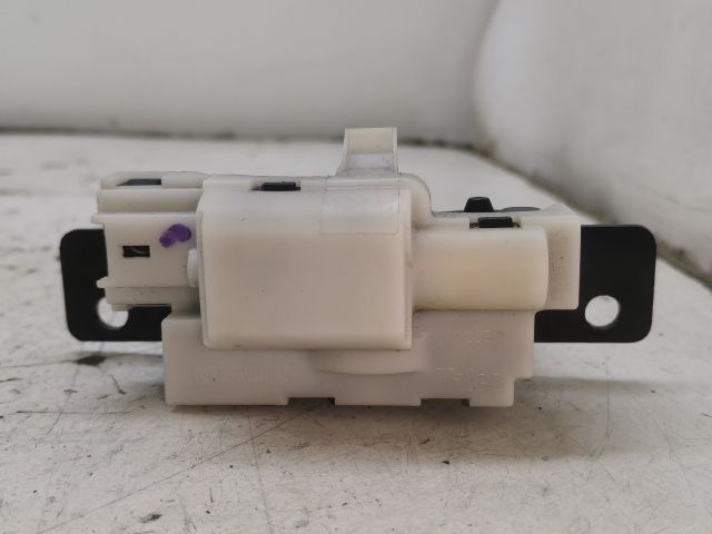 bontott RENAULT MODUS Csomagtérajtó Zárszerkezet