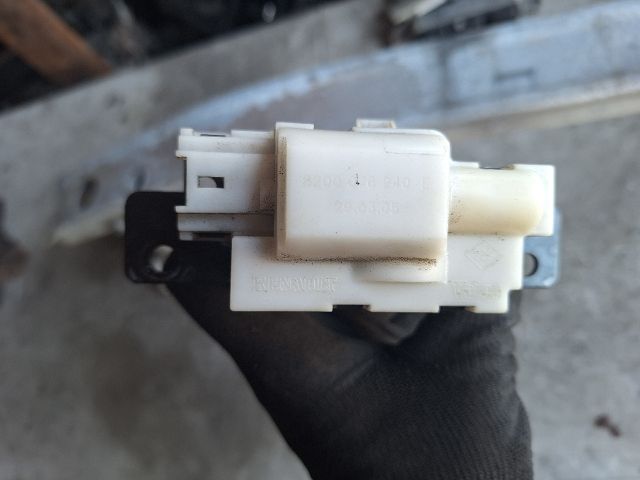 bontott RENAULT MODUS Csomagtérajtó Zárszerkezet