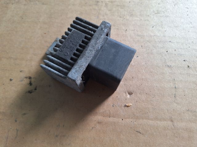 bontott RENAULT MODUS Izzító Relé