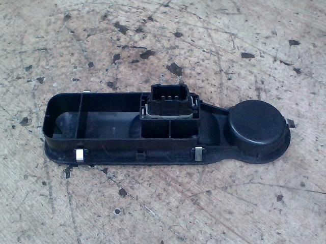 bontott RENAULT MODUS Jobb első Ablakemelő Kapcsoló