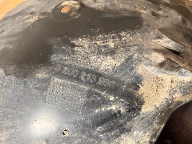 bontott RENAULT MODUS Jobb első Első Dobbetét (Kerékjárati, Műanyag)