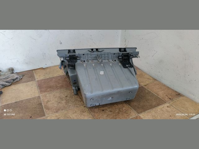 bontott RENAULT MODUS Kesztyűtartó Ajtó