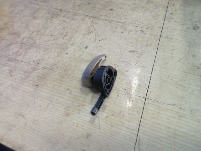 bontott RENAULT MODUS Motorháztető Nyitó Kar / Gomb