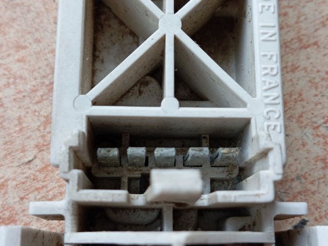 bontott RENAULT RAPID Bal Hátsó Lámpa Foglalat