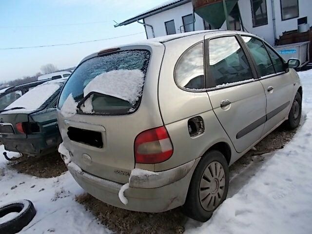 bontott RENAULT SCÉNIC I Biztosítéktábla Motortér