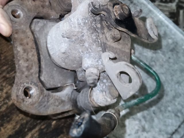 bontott RENAULT SCÉNIC I Bal hátsó Féknyereg Munkahengerrel