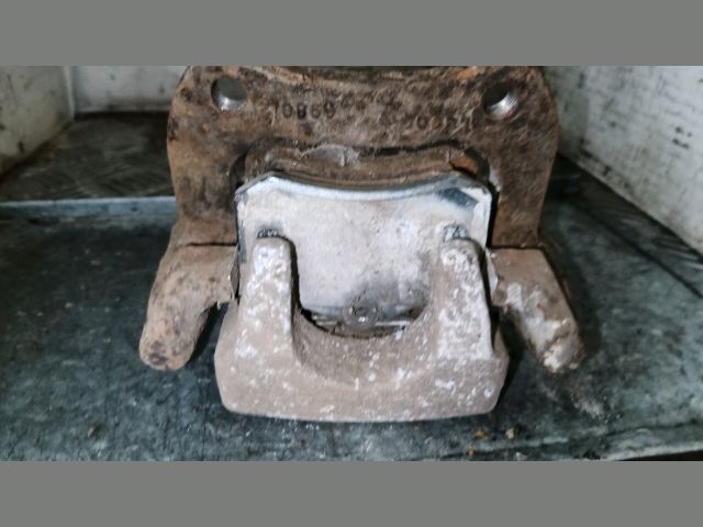 bontott RENAULT SCÉNIC I Bal hátsó Féknyereg Munkahengerrel