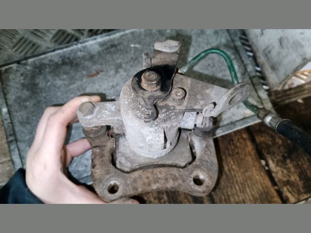 bontott RENAULT SCÉNIC I Bal hátsó Féknyereg Munkahengerrel