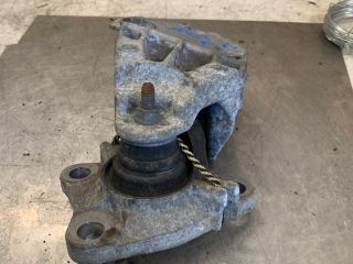 bontott RENAULT SCÉNIC I Motor Tartó Bak (Fém)