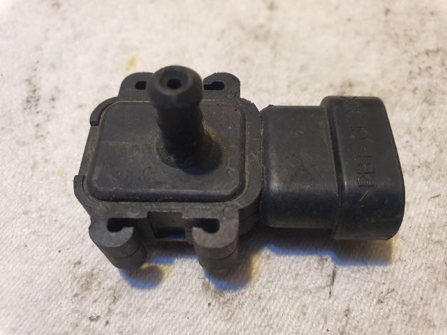 bontott RENAULT SCÉNIC I Szívócső Nyomásérzékelő