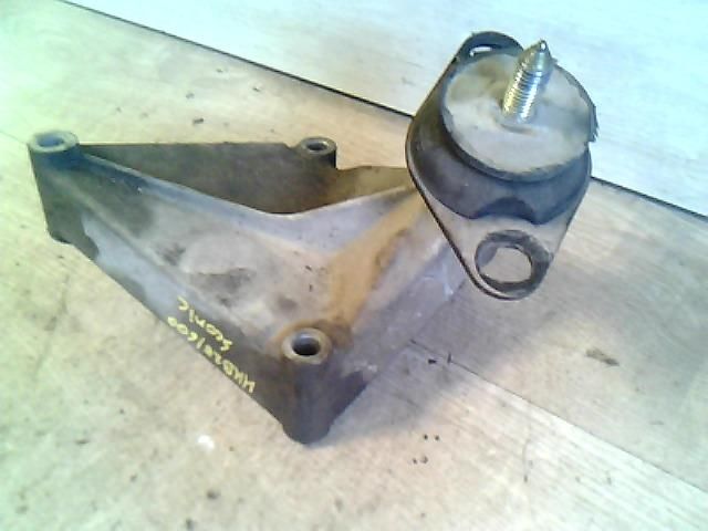 bontott RENAULT SCÉNIC I Váltó Tartó Bak (Pozíciófüggetlen)