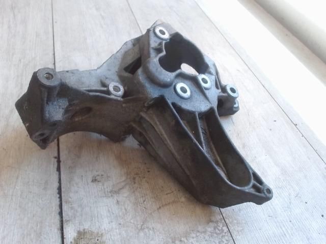 bontott RENAULT SCÉNIC I Generátor Tartó Bak