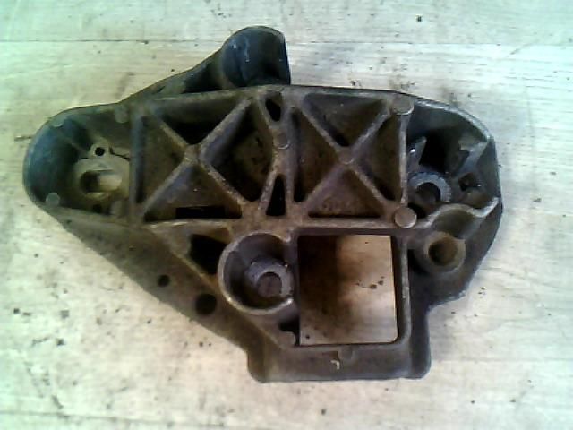 bontott RENAULT SCÉNIC I Motor Tartó Bak (Fém)