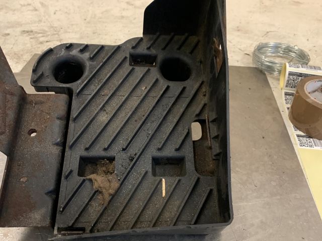 bontott RENAULT SCÉNIC I Akkumulátor Tartó