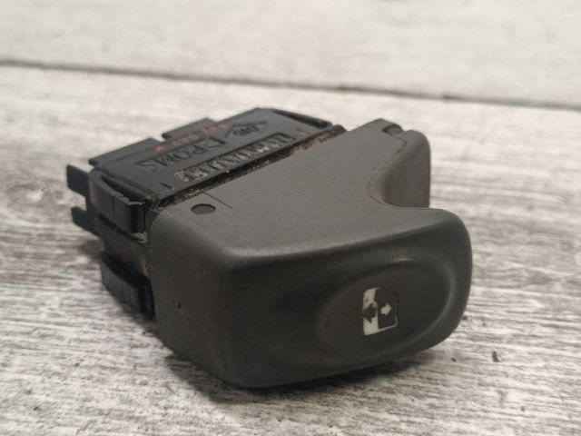 bontott RENAULT SCÉNIC I Bal első Ablakemelő Kapcsoló