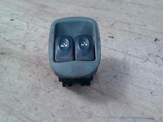 bontott RENAULT SCÉNIC I Bal első Ablakemelő Kapcsoló