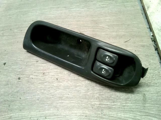 bontott RENAULT SCÉNIC I Bal első Ablakemelő Kapcsoló