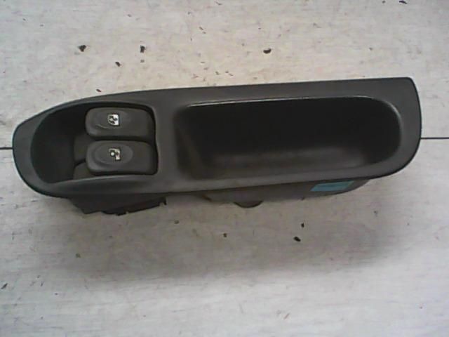 bontott RENAULT SCÉNIC I Bal első Ablakemelő Kapcsoló