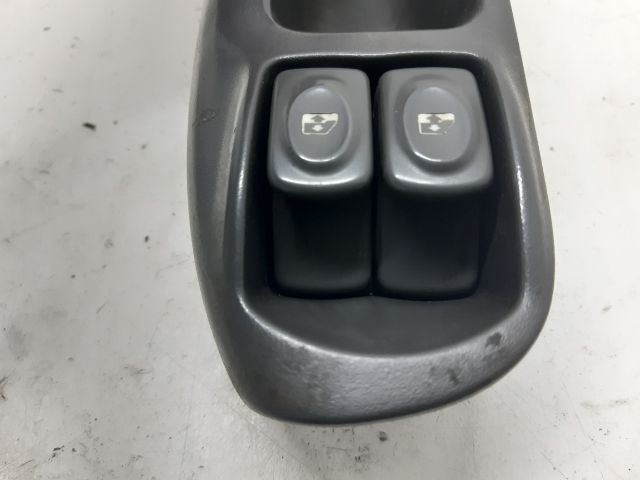 bontott RENAULT SCÉNIC I Bal első Ablakemelő Kapcsoló