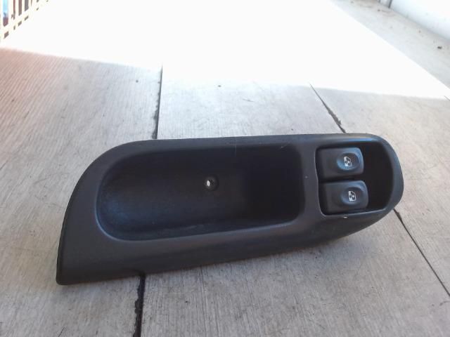 bontott RENAULT SCÉNIC I Bal első Ablakemelő Kapcsoló