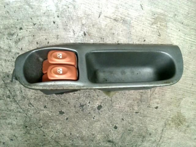 bontott RENAULT SCÉNIC I Bal első Ablakemelő Kapcsoló