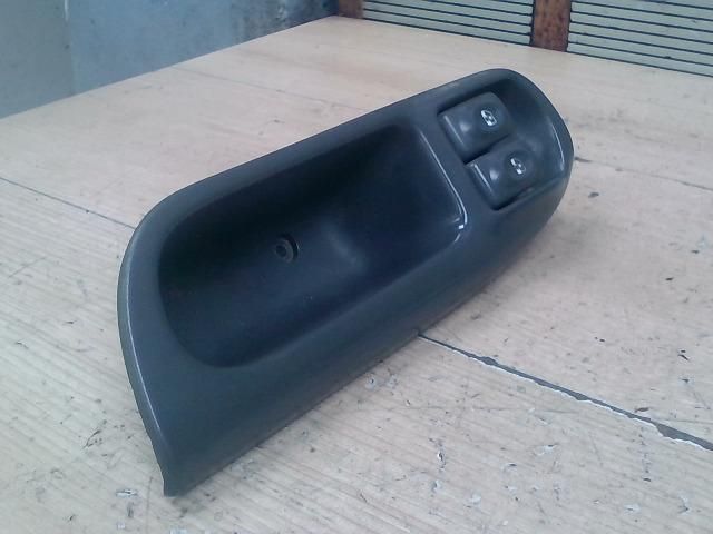 bontott RENAULT SCÉNIC I Bal első Ablakemelő Kapcsoló